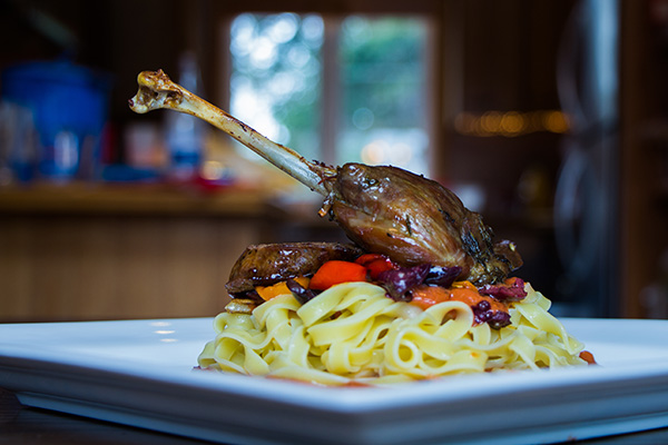 Cuisses d’oies confites sur nid de tagliatelles